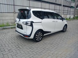 Toyota Sienta V 2016 Putih 4