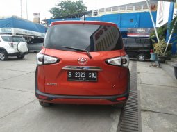 Toyota Sienta 1.5 V AT 2016 2