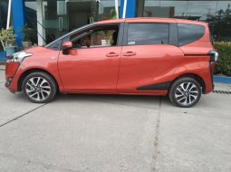 Toyota Sienta 1.5 V AT 2016 8