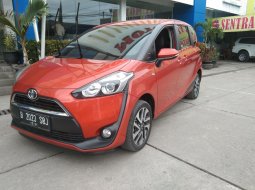 Toyota Sienta 1.5 V AT 2016 9