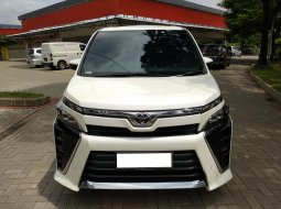 Toyota Voxy 2018 Putih Istimewa 4