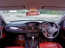 2012 BMW 320i 2.0 AT E90 Sedan Putih Surabaya 6