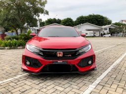 Honda Civic ES 2018 Hatchback 2