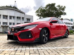 Honda Civic ES 2018 Hatchback 3