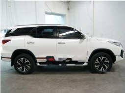 Jual mobil bekas murah Toyota Fortuner TRD 2017 di Jawa Timur 9