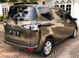 Toyota Sienta G MT 2017 Coklat original 9