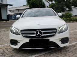 Mercedes-Benz E-Class E 300 2017 Putih 1