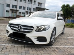 Mercedes-Benz E-Class E 300 2017 Putih 3