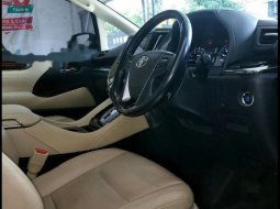 Mobil Toyota Alphard 2017 G dijual, Jawa Timur 6