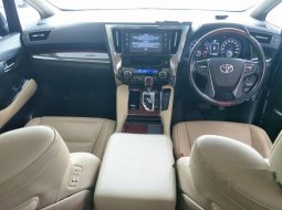 Mobil Toyota Alphard 2017 G dijual, Jawa Timur 4