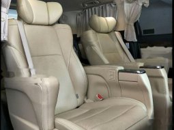 Mobil Toyota Alphard 2017 G dijual, Jawa Timur 8