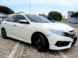 Honda Civic ES 2018 Sedan 2