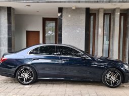 Mercedes Benz E-Class E 300 AMG Hijau Metalik Tahun 2017 2