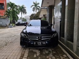 Mercedes Benz E-Class E 300 AMG Hijau Metalik Tahun 2017 3