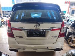 Jual Toyota Kijang Innova V Luxury 2015 harga murah di Jawa Timur 1
