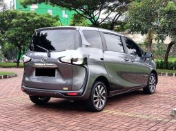 Mobil Toyota Sienta 2017 V terbaik di DKI Jakarta 9