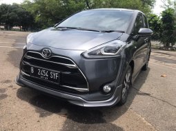 Toyota Sienta Q Abu-abu 5