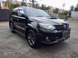 Toyota Fortuner 2014 Hitam 3