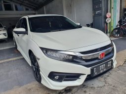 Honda Civic Turbo ES Prestige 2018 1