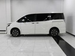 Toyota Voxy 2.0 AT 2017 Putih 4