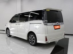 Toyota Voxy 2.0 AT 2017 Putih 5