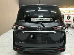 Toyota Sienta Q CVT 2018 4