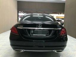 Mercedes-Benz C-Class C200 2019 5