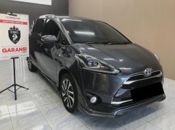 Toyota Sienta Q Grey 2018 2