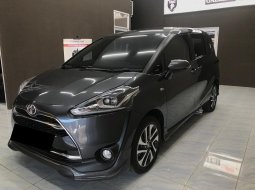 Toyota Sienta Q Grey 2018 3