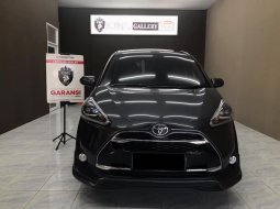 TOYOTA SIENTA Q GREY 2018 1