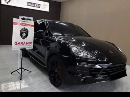 PORSCHE CAYANNE HITAM 2012 2