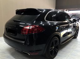 Porsche Cayenne Coupé 2012 Hitam 3