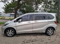 Mobil Honda Freed 2010 1.5 terbaik di Banten 16