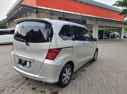 Mobil Honda Freed 2010 1.5 terbaik di Banten 15