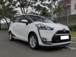 Mobil Toyota Sienta 2017 G terbaik di Banten 9