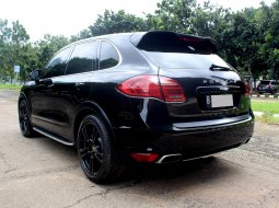 Porsche Cayenne 3.6 Tiptronic 2012 Hitam 5