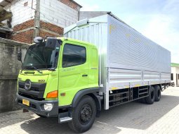 Rental sewa fuso hino tronton 6x2 isuzu giga wingbox wbox 2016 2017 2