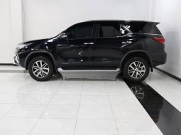 Toyota Fortuner 2.4 VRZ AT 2017 Hitam 4