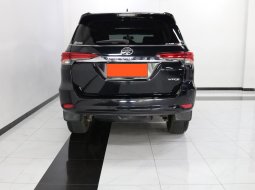 Toyota Fortuner 2.4 VRZ AT 2017 Hitam 6