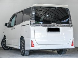 Toyota Voxy  2018 MPV 2