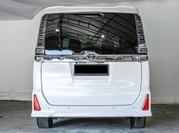 Toyota Voxy  2018 MPV 3