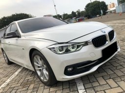 BMW 3 Series 320i Sport 2016 Putih 1