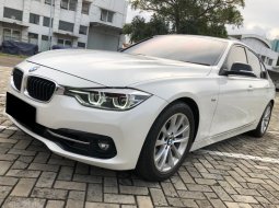 BMW 3 Series 320i Sport 2016 Putih 3