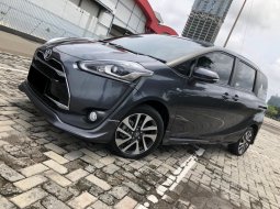 Toyota Sienta Q 2018 Abu-abu 1