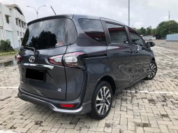 Toyota Sienta Q 2018 Abu-abu 5