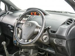 Toyota Yaris S 2012 Hatchback 3