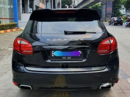 DKI Jakarta, Porsche Cayenne 2012 kondisi terawat 11