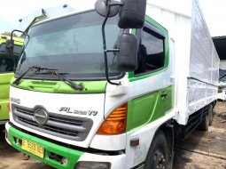 sewa rental tahunanFUSO HINO isuzu giga tronton wingbox wing bok box 2