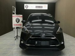 Toyota Sienta Q CVT 2018 1