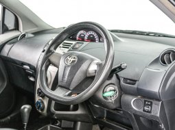 Toyota Yaris E 2012 4